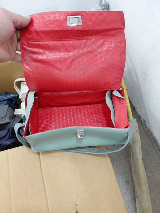 Советские автомобильные аптечки для антикварных машин