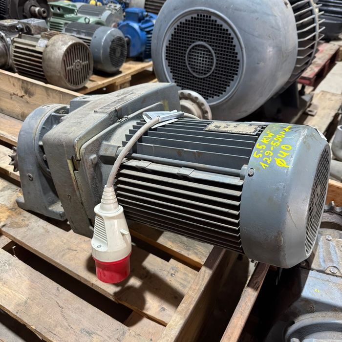 Motor electric trifazat cu reductor și variator de turație, 5.5kW 129-590rpm