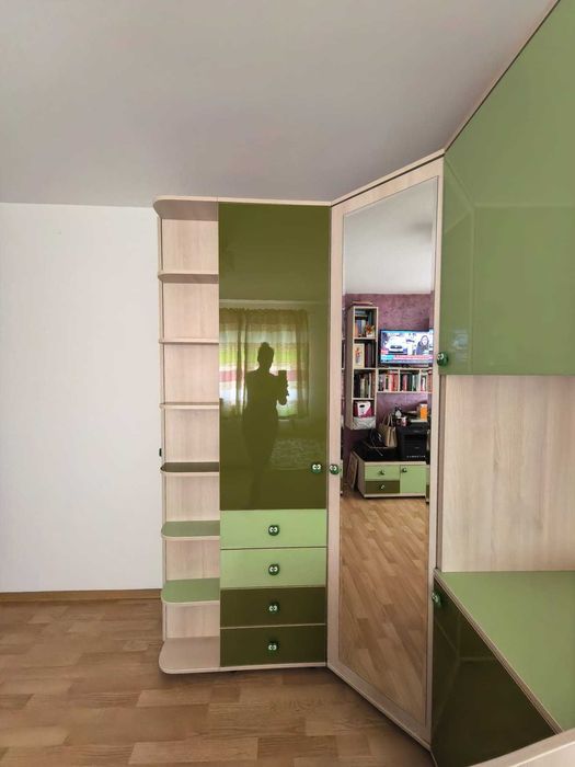 vand mobila dormitor copil, executata la comanda