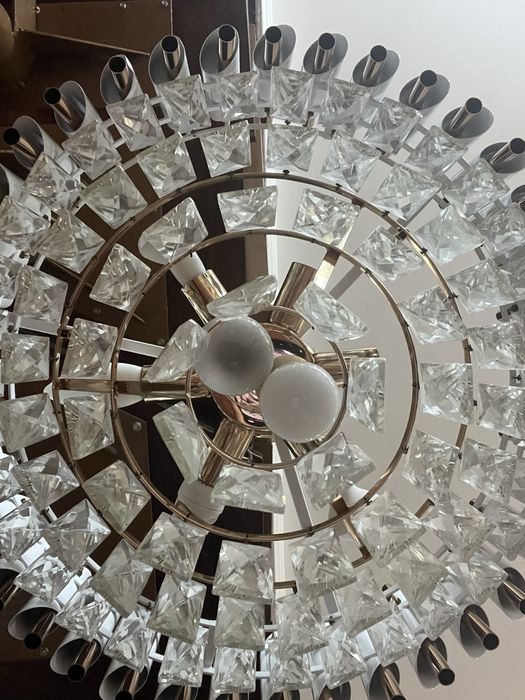 Продам Люстру в хорошем состоянии