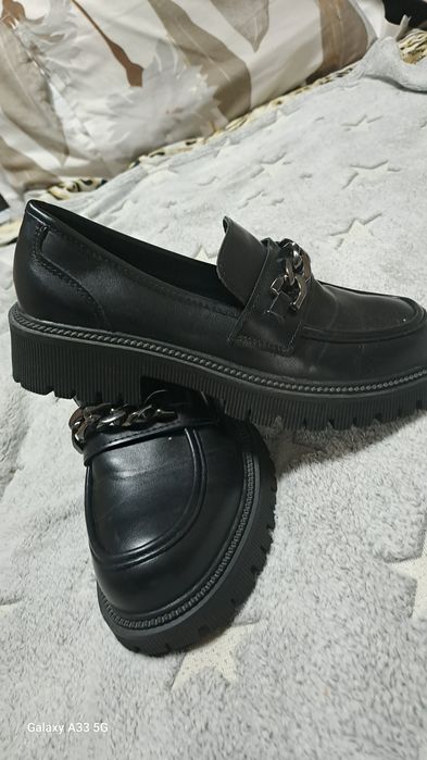 Продам туфли школьные
