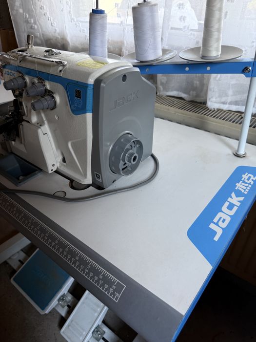 Overlock industrial JACK E4-3-02/233 – 3 fire – aproape nou