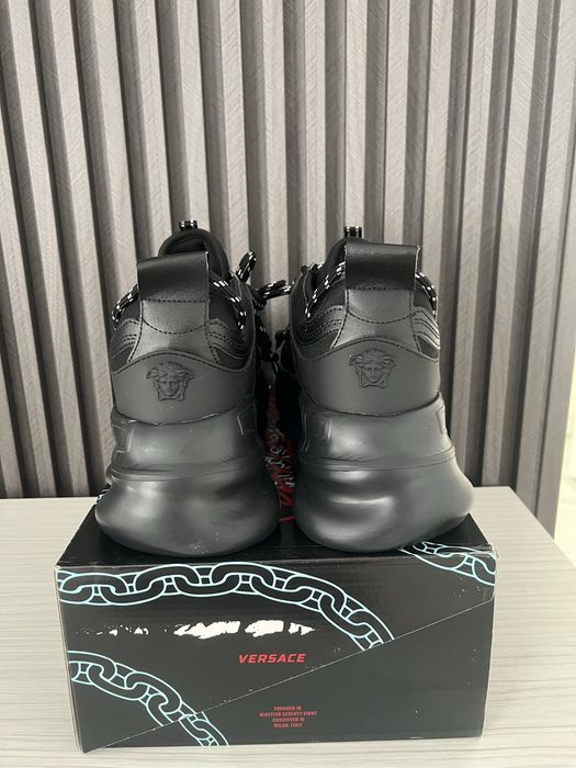 Versace chain reaction negri