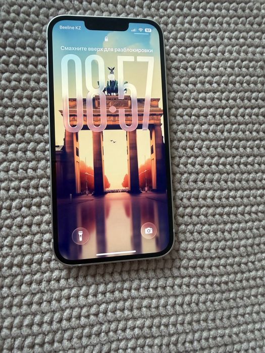 Продам Iphone 13