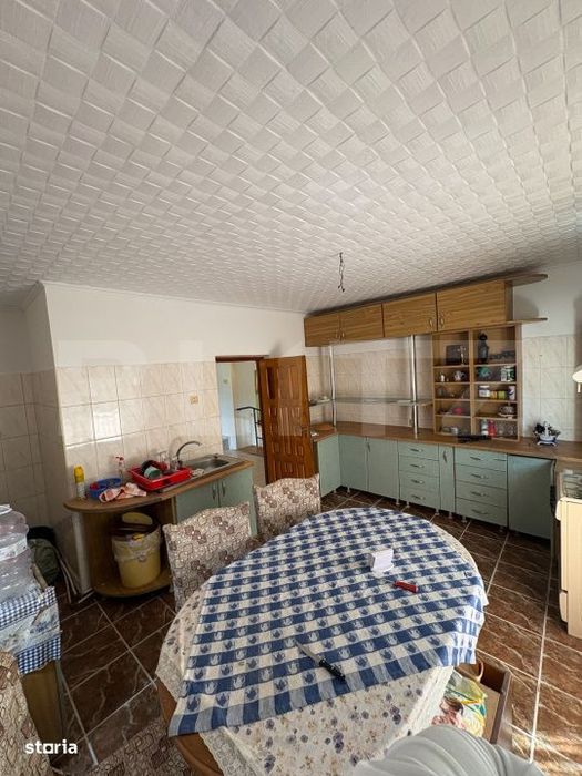 Casa de vanzare P+1+M, 400 mp, teren 630 mp, zona Stefanesti