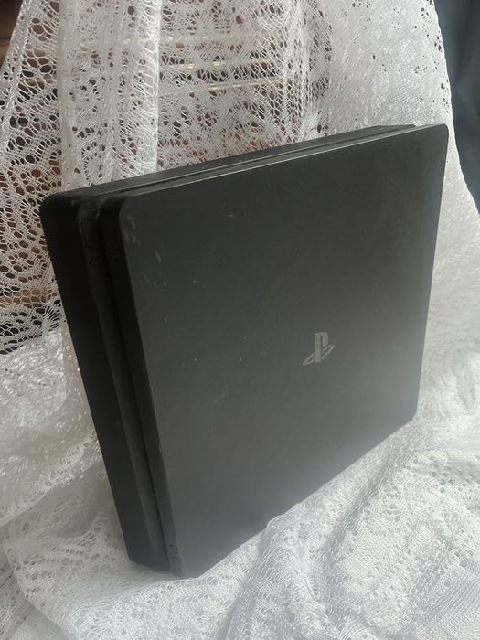 Playstation 4 slim
