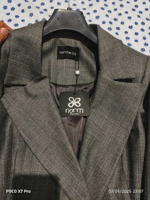 Yangi pidjak kostyum