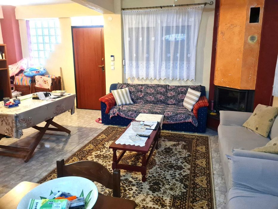 Продава се къща на две нива 90м2 и двор 220м2 в Паралия Врасна, Гърция