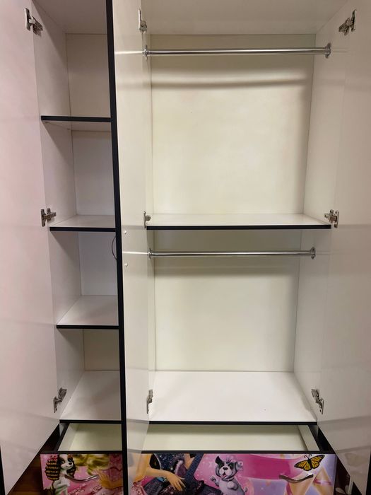 Qiz bolalar uchun shkafcha