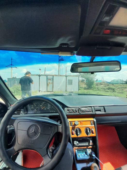 Машина мерс Е200 под ешка