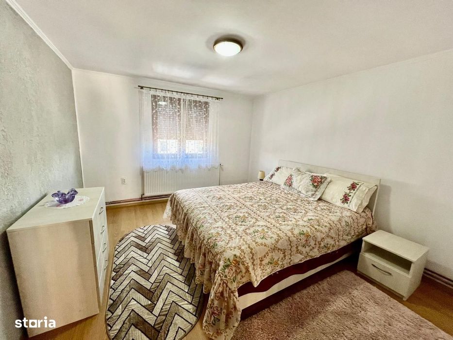 Casa 6 camere - teren 1550 mp, curte+gradina - Rosia