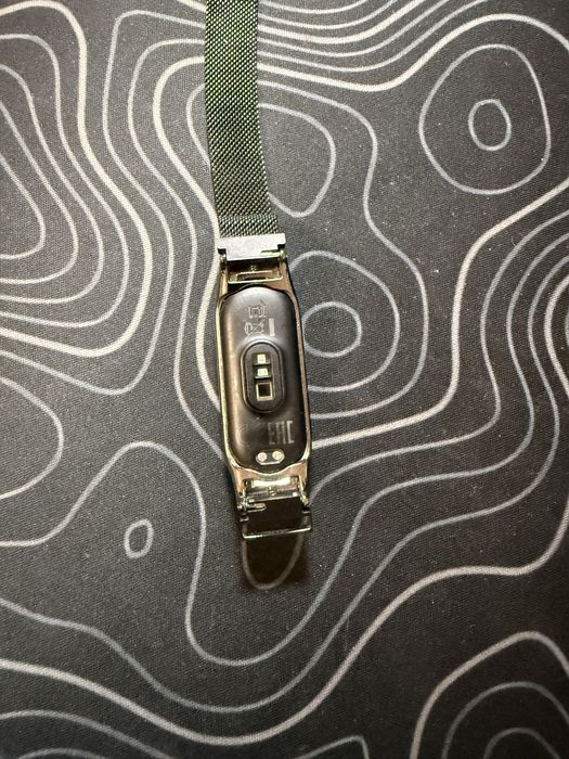 mi band 6 в черном цвете