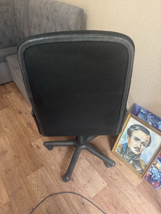 Офисное кресло продается