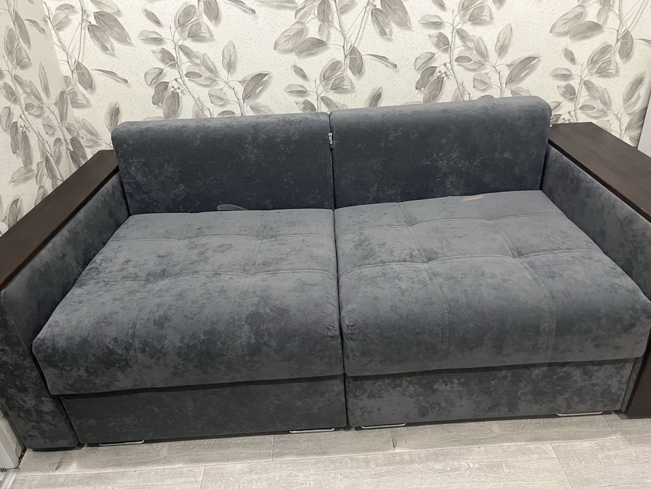 Диван с выдвижными ящиками