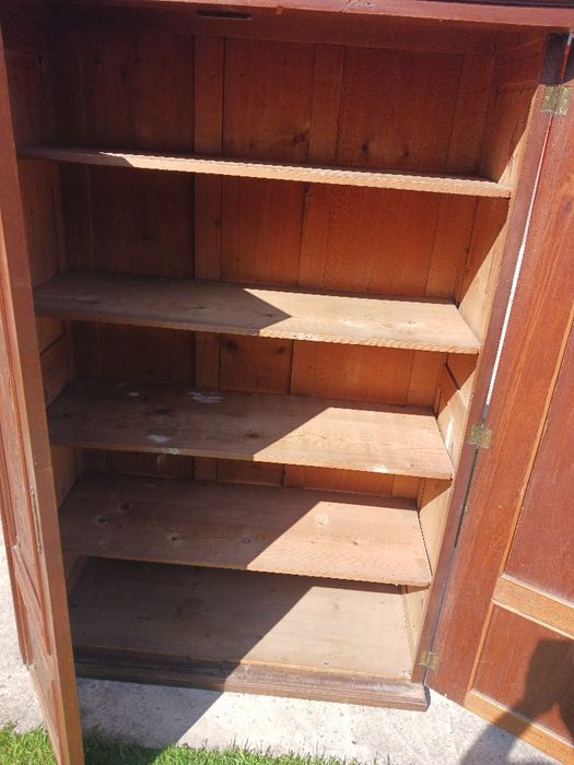 Dulap vechi pentru recondiționat