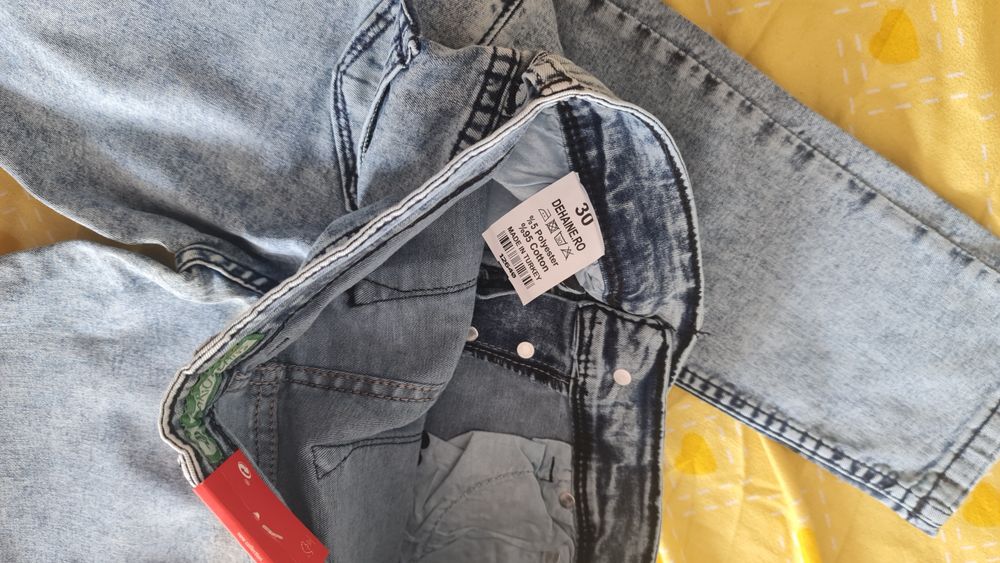 Vând blugi mai mi multe modele