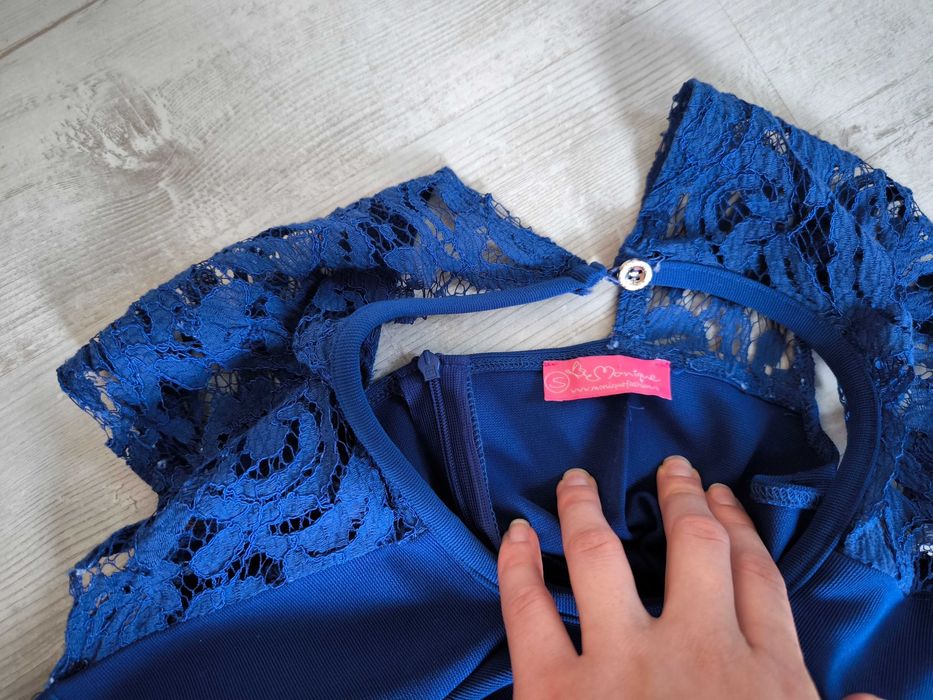 Vând rochie albastră