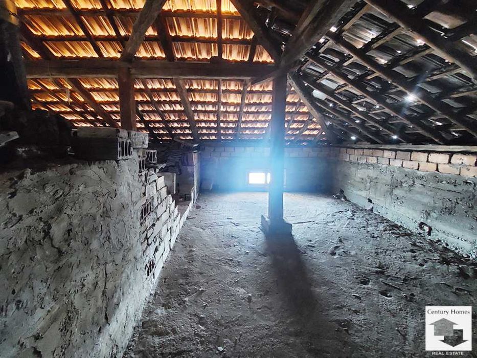 105597 Първи етаж от двуфамилна къща  в кв. Акация, гр. В. Търново