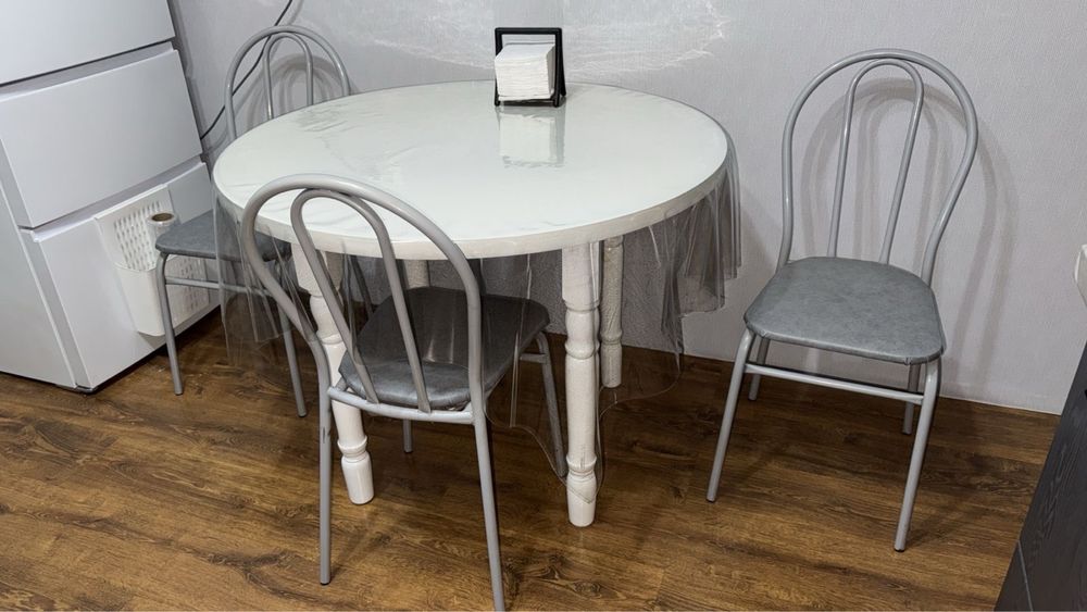 Стол 50000 ,стулья 5000 шт