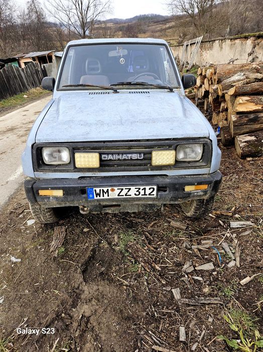 Vând jeep Daihatsu