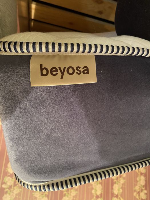 Продам двуспальную кровать с новым матрасом