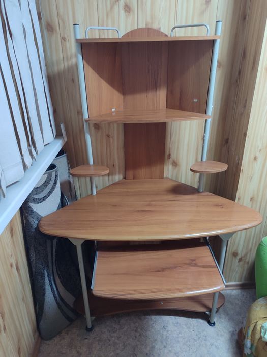 Стол ученический и для компьютера