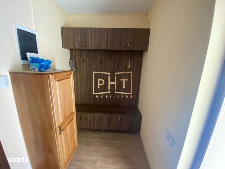 Casa cu 6 camere, 240 mp utili, 3 bai, curte 100 mp, panouri fotovolta