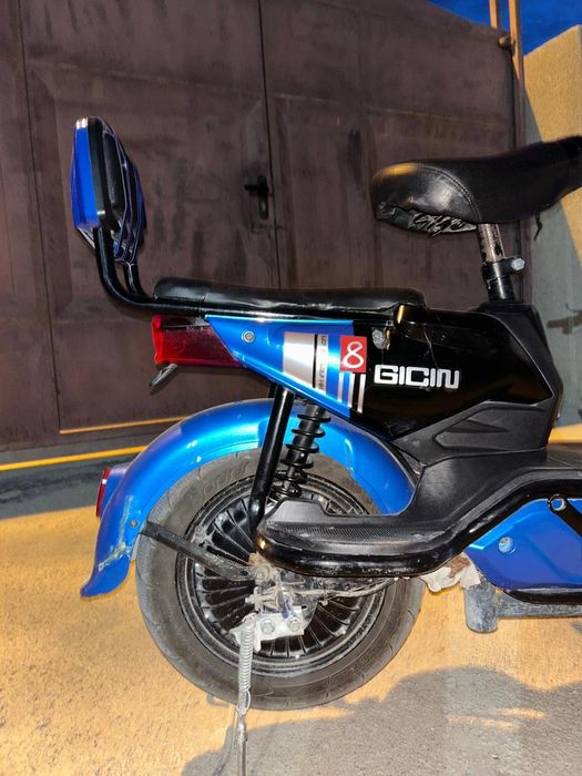 Скутер срочно продам