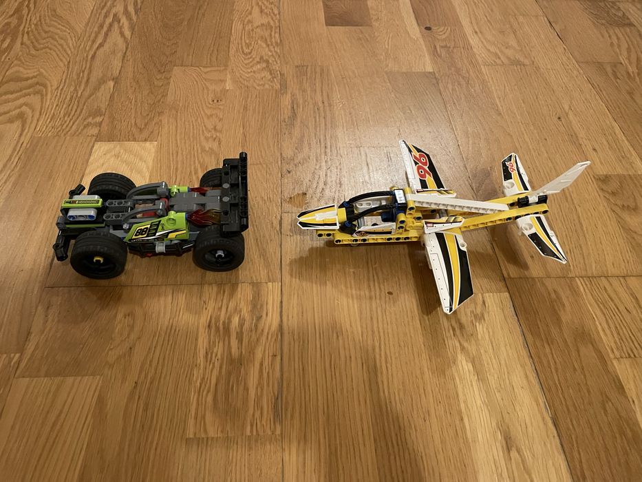 LEGO Technic Avion de acrobații 42044 și TROSC! 42072