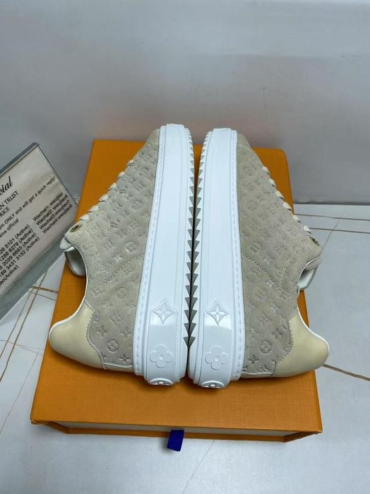 Adidasi Louis Vuitton