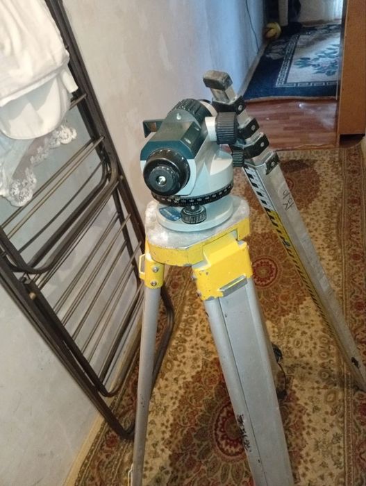 Невелир Bosch профессиональный