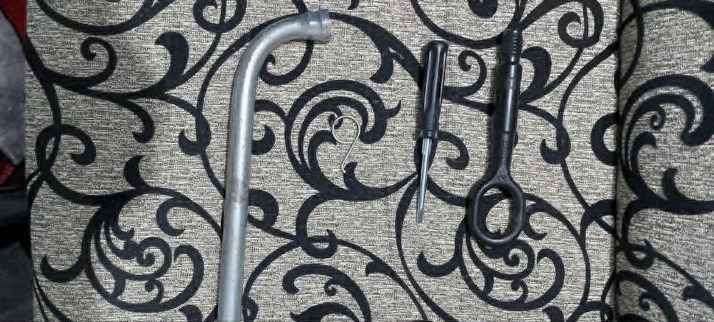 Kit pana cu scule auto original + tavă rotundă