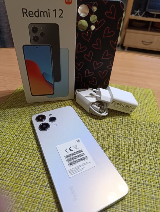 Продам б/у телефон Xiaomi Redmi 12