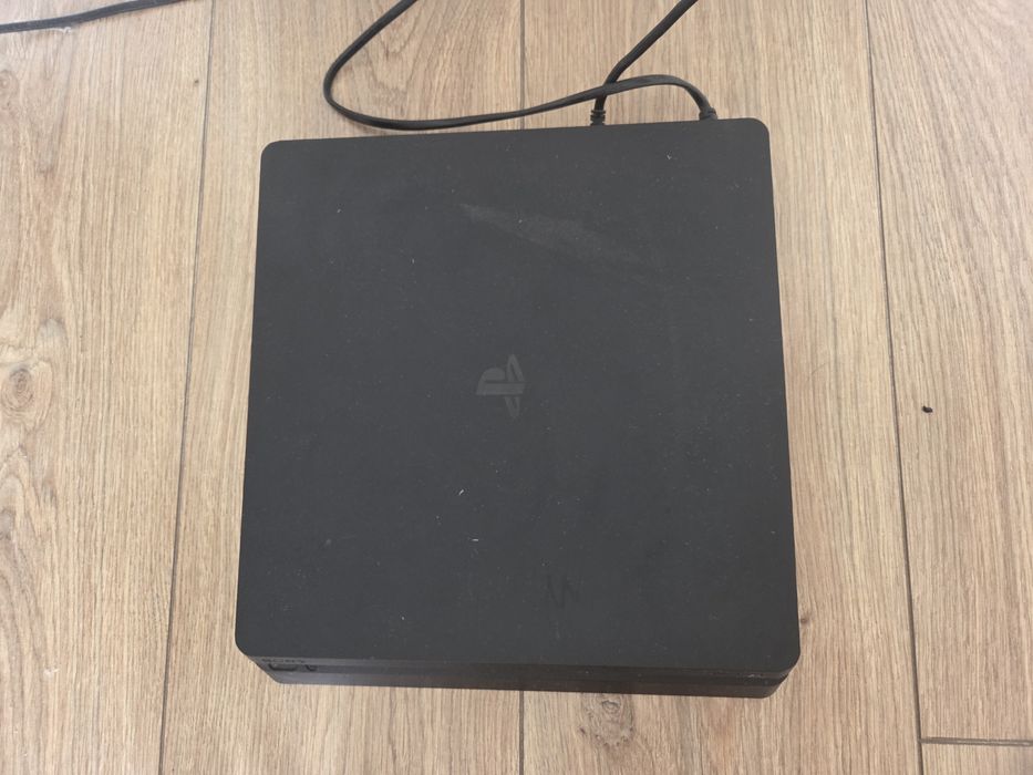 PlayStation 4 Slim с 2 Джойстиками