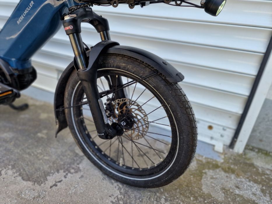 Продавам електрически велосипед Riese and Muller Multitinker Smart