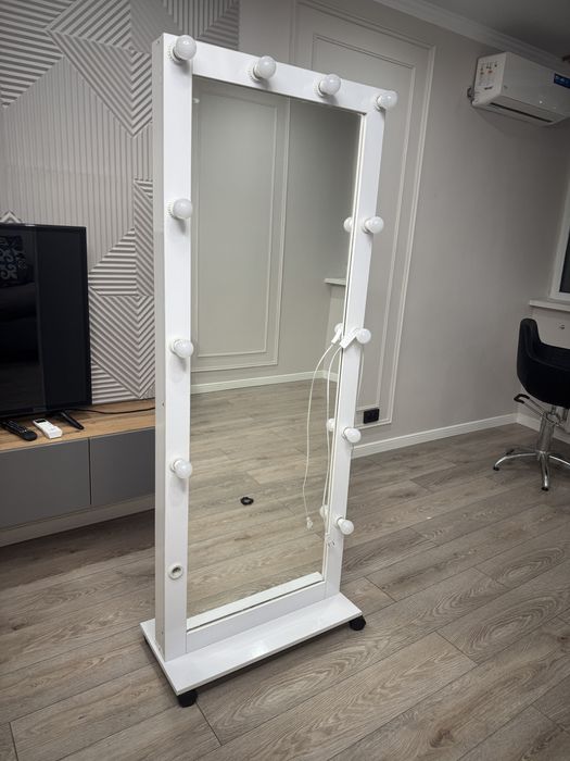 Зеркало с подсветкой