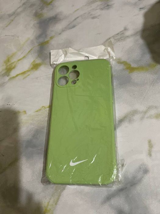 Чехол на iPhone 13 Pro Max.
