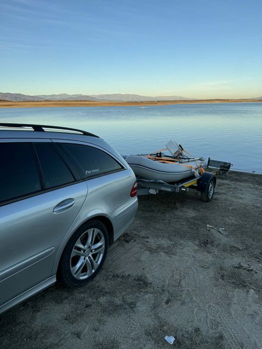 Надуваема лодка с твърдо дъно и мотор Johnson 6 к.с. и сонар Garmin