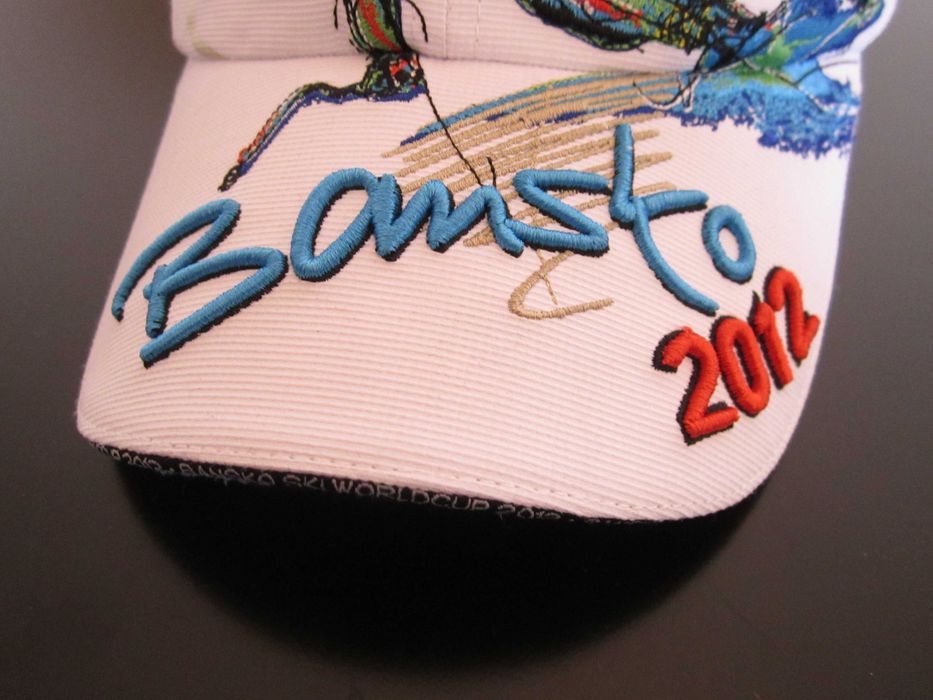 колекционерска бяла шапка за световната купа по ски в Банско