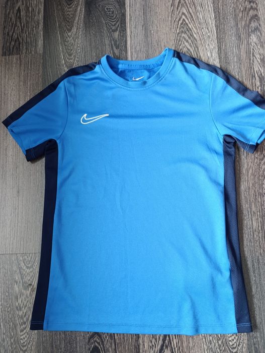 Оригинална  Тениска Nike размер 137-147