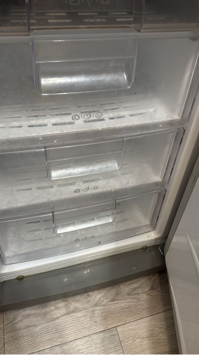 Продам Холодильник LG