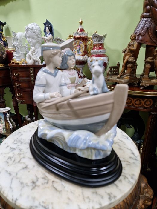 Страхотна голяма антикварна испанска порцеланова фигура композиция