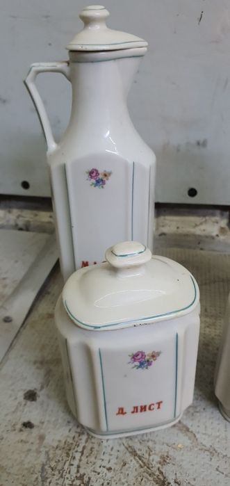 Канички и буркани за подправки