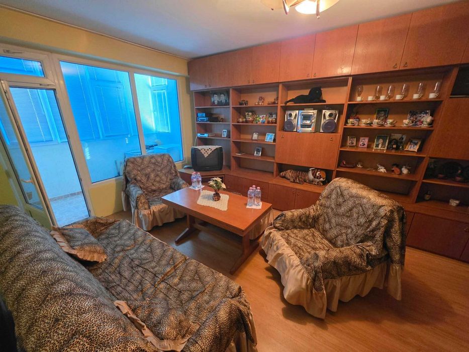Тристаен апартамент, 68кв.м, кв. Запад 2