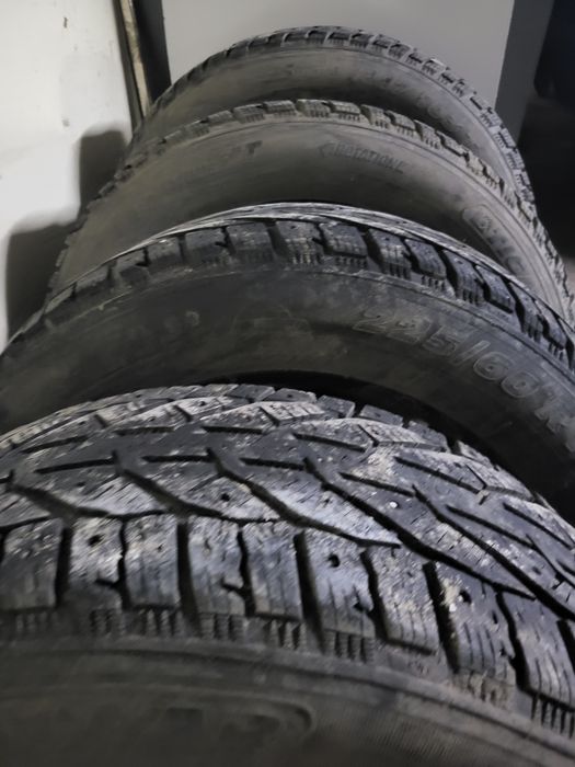 Продам шины зимние 225 60 R17
