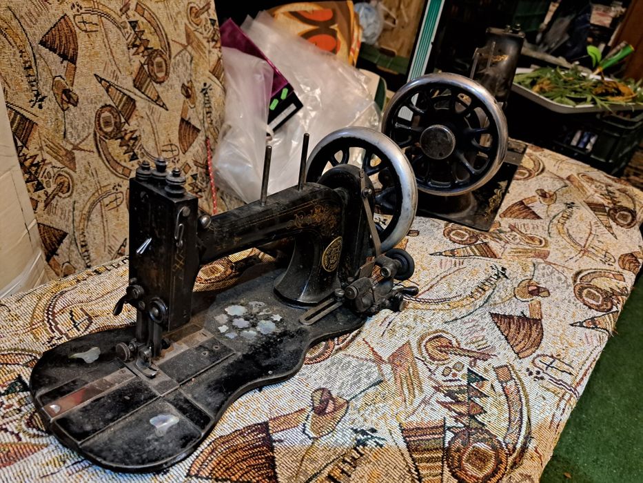 Masini de cusut vechi,decorative