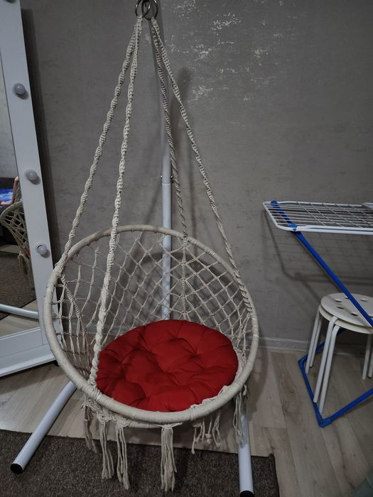 Продам качеля  кокон со  стойкой