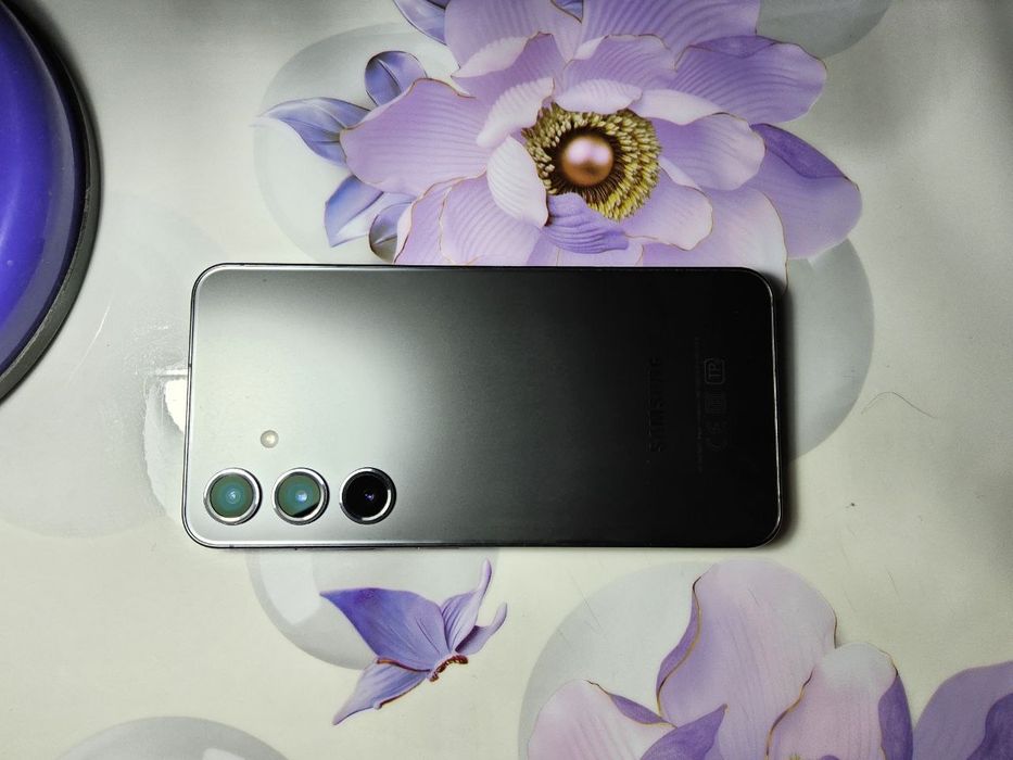 Продается Samsung Galaxy S24 ОБМЕНА НЕТ!!!