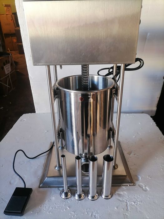 Пълначка за месо,  електрическа - 10,15кг. месобъркачка ,пълначка