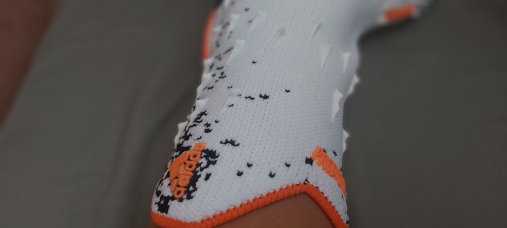 Футболные перчатки  Adidas Predator Demonskin